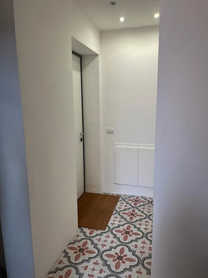 The Small White House In Milán Apartamento