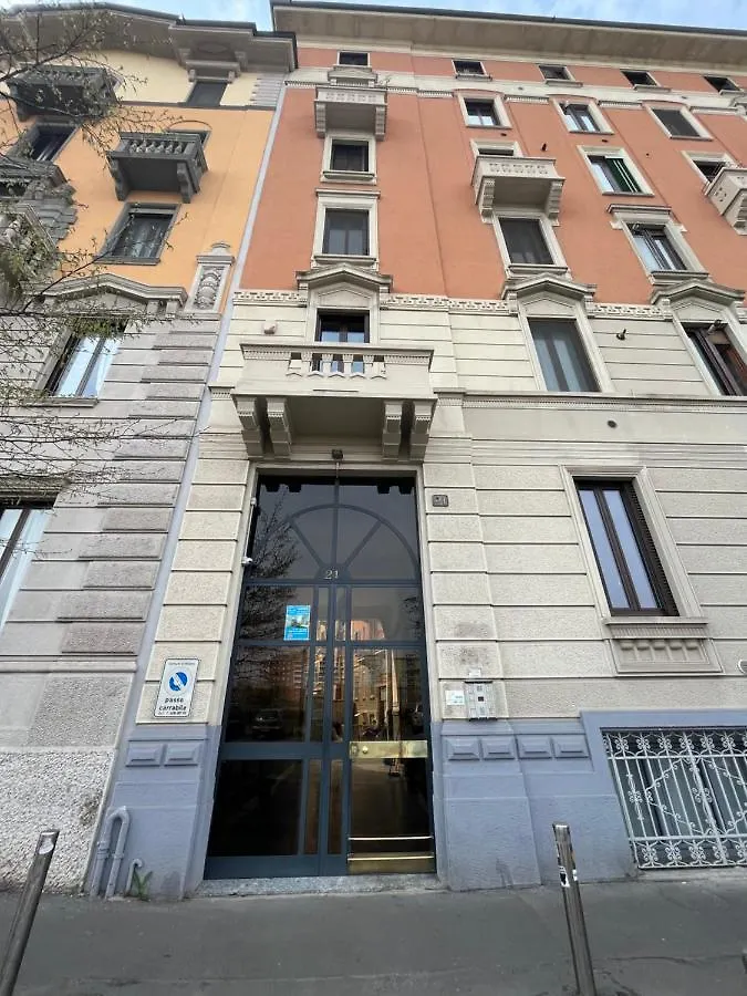 アパート The Small White House In ミラノ イタリア