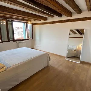 Rooftop 3999 , Venecia Italia