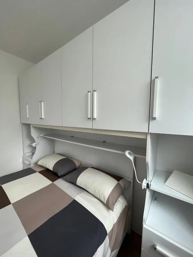 The Small White House In Milan 0*,