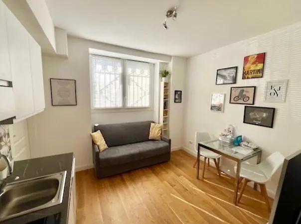 The Small White House In Mailand Apartment