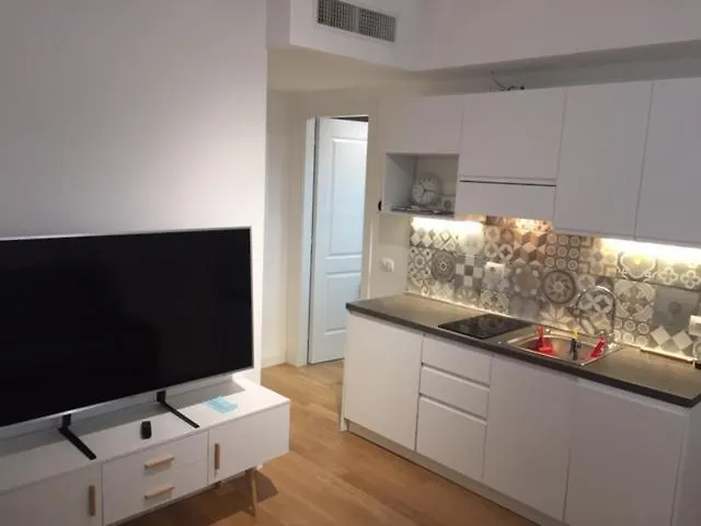 The Small White House In Mailand Apartment