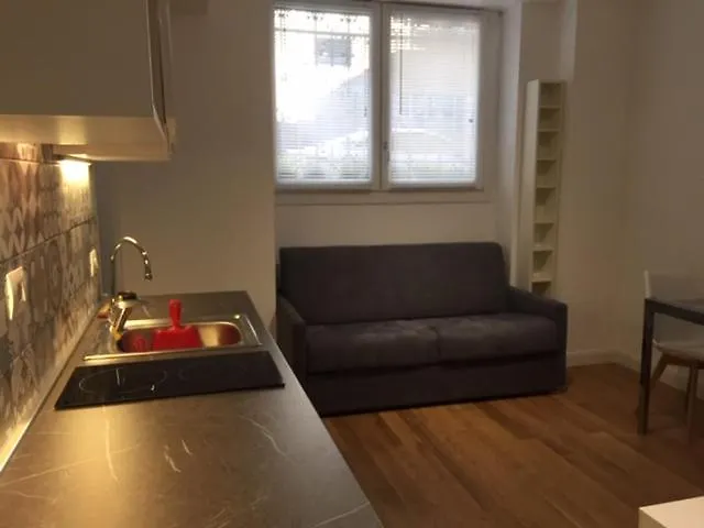 Apartment The Small White House In Milan Italy