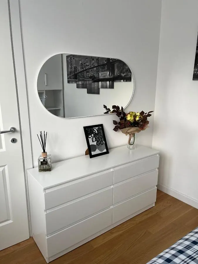 Apartment The Small White House In Milan