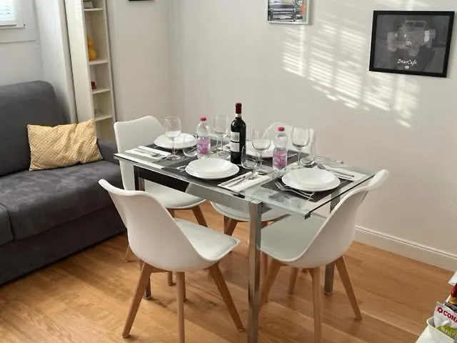 Apartment The Small White House In Milan
