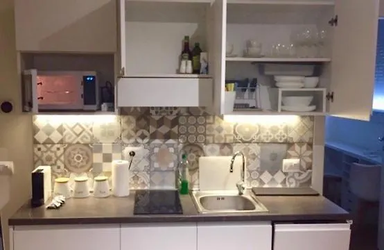 The Small White House In Milan Apartment