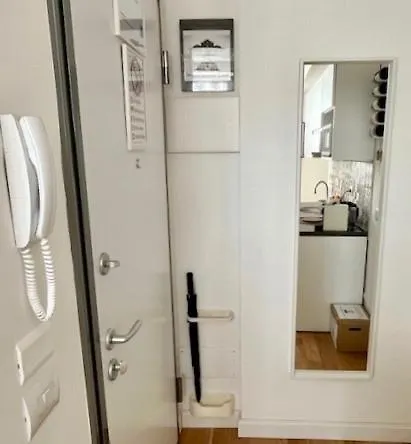 The Small White House In Milan Apartment