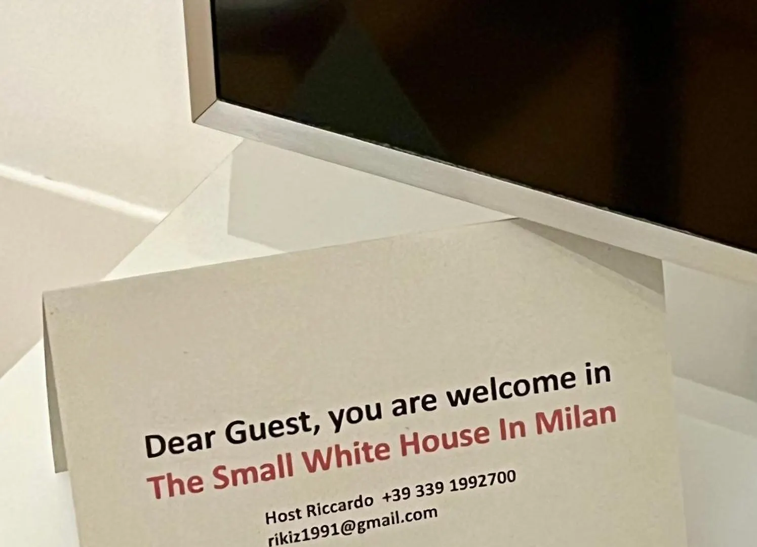 Apartment The Small White House In Milan